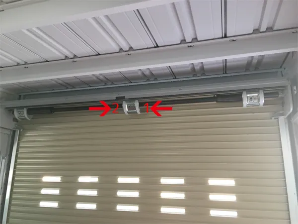 正面中央のプーリーの表（1の方向）と裏（2の方向）から撮った写真